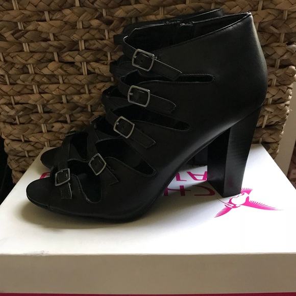 ✨CHINESE LAUNDRY Black Buckle Peep Toe heels✨ - Picture 3 of 4